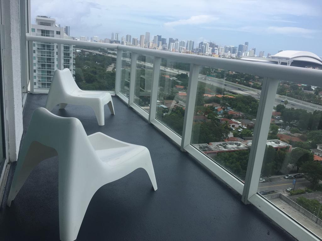 Lyx Suites By The Miami River Exteriör bild